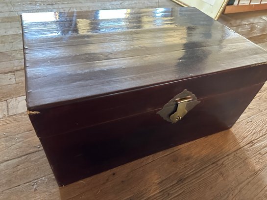 Small Trunk With Glossy Finish