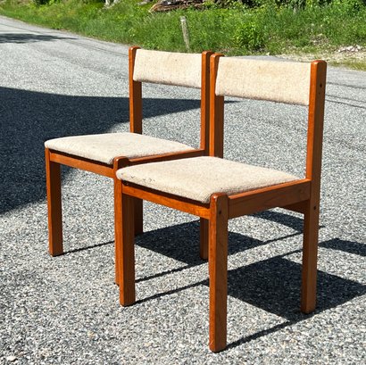 Pair Of Vintage Mid Century Modern Teak DIning / Side Chairs