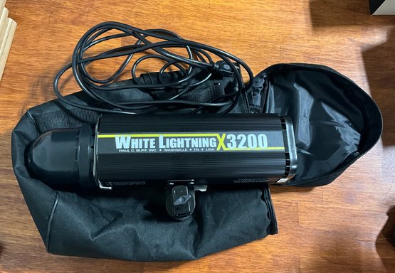 Paul C. Buff Lightning Flash Unit X3200 With Case