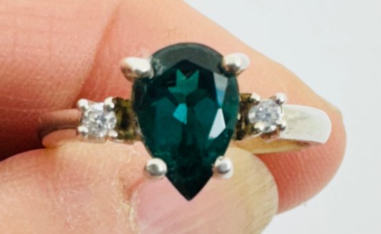STERLING SILVER AND GREEN PEAR-SHAPED CZ WITH WHITE STONE ACCENT RING