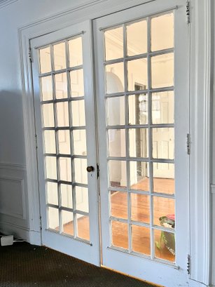 A Pair Of Wood 21 Lite French Doors - 30.25 X 83 1/8 - DR