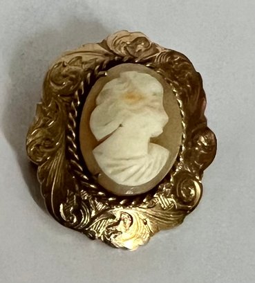 VINTAGE GOLD TONE ETCHED CAMEO BROOCH