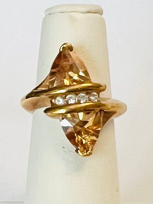 GOLD TONE CITRINE COLOR AND WHITE STONE RING