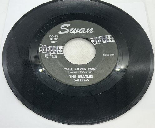RARE Swan Records THE BEATLES 'SHE LOVES YOU' 45 Record Album- S-4252-S