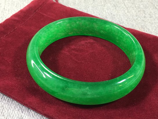 Wonderful Vintage Bright Green Jade Bangle Bracelet - Consignor Has Owned For 40 Years - I Don't Know Much