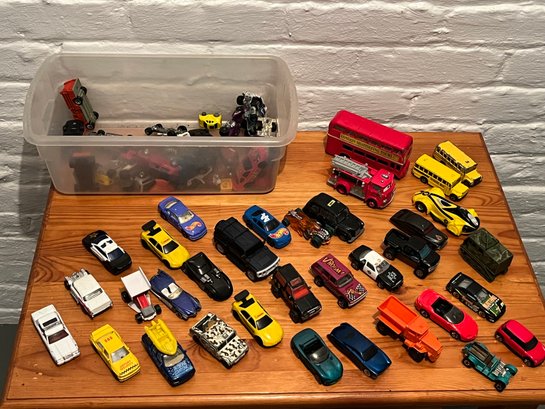 Large Mixed Lot Of Vintage Diecast Toy Cars - Matchbox, Hot Wheels  In Plastic Tub