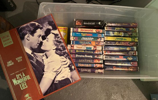 22 VHS Tapes And Collectors 'It's A Wonderful Life' Edition In Orig. Box