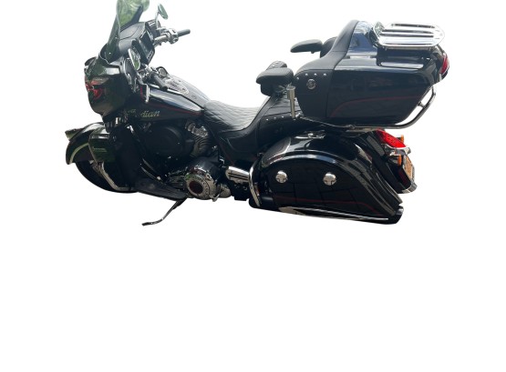 Indian Roadmaster Motorcycle - Glossy Black With Chrome Trim, Rack With Travel Pod