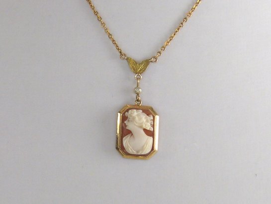 Beautiful Antique 10K Yellow Gold , Cameo & Seed Pearl Necklace