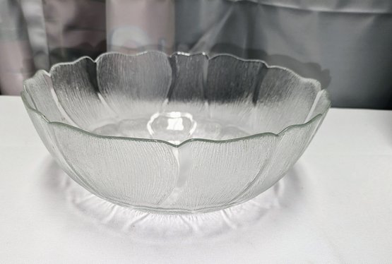 Vintage  Arcoroc France Glass Embossed Flower Design Serving Bowl