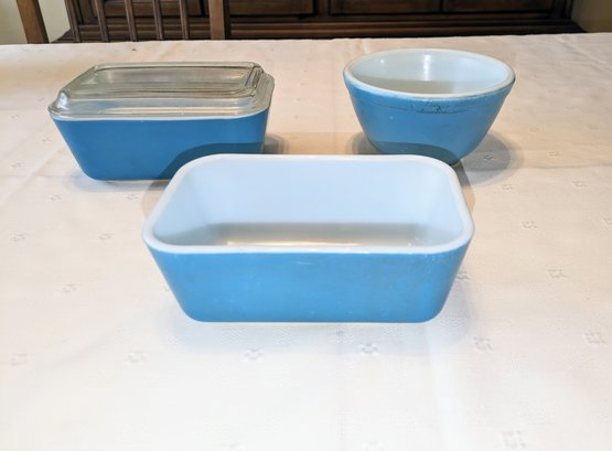 Vintage Set Of 3 Turquoise Pyrex Dishes Plus One Glass Lid