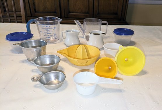 Various Kitchen Items Lot - 14 Total Items