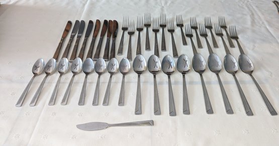 Retroneu 1/8 Stainless Flatware Set - Service For 8 (Missing 1 Dinner Fork) - 40 Pieces