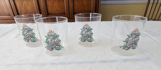 4 Plastic Holiday Cups