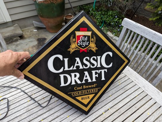 Classic Draft Old Style Beer Advertisement Light Up Sign
