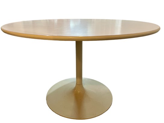 MCM Saarinen Style Round Dining Table. 48'