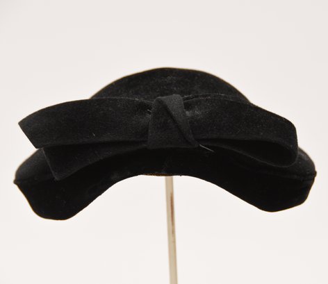 Vintage 1950s Velour Black Hat Marked Exclusive Raleigh Model With 2 Jewels On Each Side