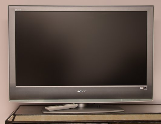 40 Inch Sony BRAVIA High-definition LCD TV With Remote, Model NO. KDL-40S2000