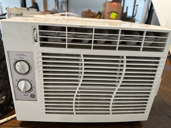GE Windows Air Conditioner (2/2)