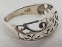 Vintage Sterling Silver Size 7 Ring With An Absolutely Lovely Design ~ 2.08 Grams