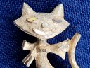 Adorable Vintage Gold Tone Smiling Cat Brooch