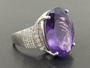 BEAUTIFUL STERLING SILVER APPROX. 19.0ct AMETHYST & WHITE TOPAZ RING
