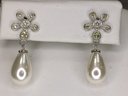 Very Pretty Pair Sterling Silver / 925 Earrings With Shell Pearl & Peridot - Very Pretty Pair - Brand New