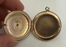 VINTAGE GOLD TONE ETCHED CAMEO LOCKET