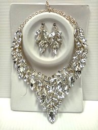 STUNNING GOLD TONE AND BRILLIANTLY CLEAR RHINESTONES - NECKLACE AND EARRING SET - ELEGANT - FASHION JEWELRY