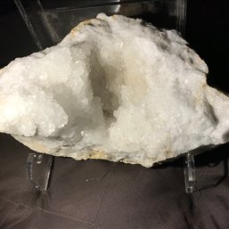 Quartz Crystal, 2 LB 10 Oz, 7 Inc By 6 Inch