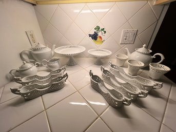 Reticulated Chine With Serving Dishes For Flatware