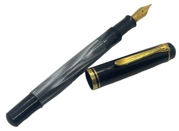 Vintage Pelikan Pearl & Black Fountain Pen (G)