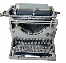 Vintage UNDERWOOD Typewriter