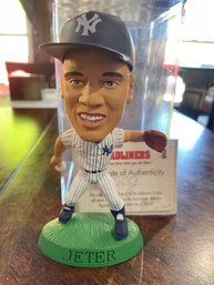 1998 Headliners Limited Edition Sculpture Of Derek Jeter    Limited Edition Of 20,000