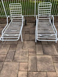 2 Metal Outdoor Lounge Chairs With Wheels