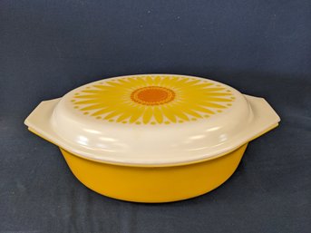 Vintage Pyrex Sunflower 2&1/2 QT Casserole Dish With Lid