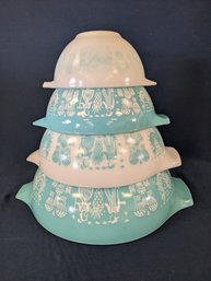 Set Of Four Stacked Nesting Teal Amish Butterprint Pyrex Cinderella Bowls