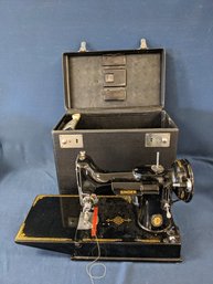 Antique Featherweight Singer Sweing Machine In Case With Accessories