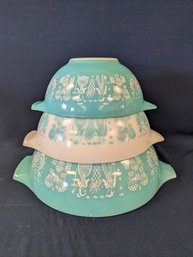 Set Of Three Stacked Nesting Teal Amish Butterprint Pyrex Cinderella Bowls