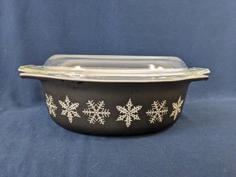 Black Snowflake PYREX 043 Casserole Dish With Lid 1&1/2 QT