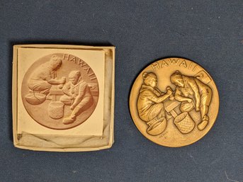 Vintage 1965 Margaret Grigor Society Of Medalists Medallion 'Alaska Hawaii'