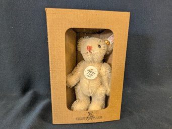 Steiff Club 2001 Margarete Steiff Replica Miniature Bear