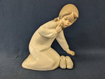 Lladro Girl With Slippers Figurine #4523