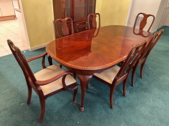 Hickory Furniture Mahogany Inlaid Dining Table With 6 Chairs And 2 Leaves