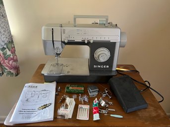 Singer CG 500 C Sewing Machine With Extras