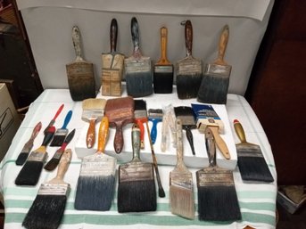 Great Assortment Of Used Vintage Paint Brushes Various Sizes