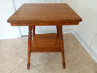 Beautiful Vintage Oak Table With Great Turning On The Legs & A Lower Shelf
