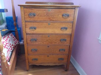 Lovely Antique 5 Drawer Chest Of Drawers Made Of Oak