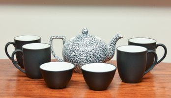 Raleigh Soho House Tea Pot With (4) Noritake Stoneware Coffee Mugs And (2) Noritake Bowls