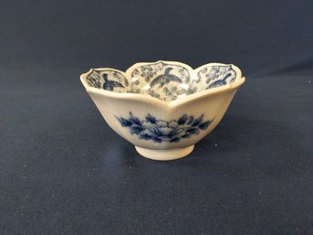 Asian Blue And White Porcelain Lotus Bowl Decorated With Birds And Flowers